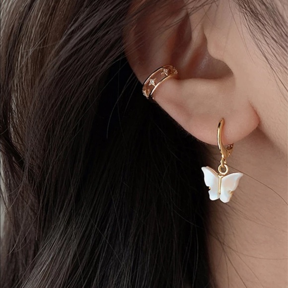 🌟 Gold Plated Hoop Butterfly 🦋 Earrings - Picture 3 of 4